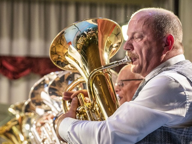 Die Musikgesellschaft Ziefen heizt dem Publikum mächtig ein. | Foto: Paul Eischet Die Musikgesellschaft Ziefen heizt dem Publikum mächtig ein. | Foto: Paul Eischet