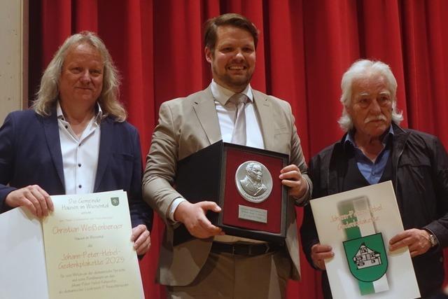 Die "Knaschtbreder" sind mit der Hebel-Gedenkplakette der Gemeinde Hausen ausgezeichnet worden