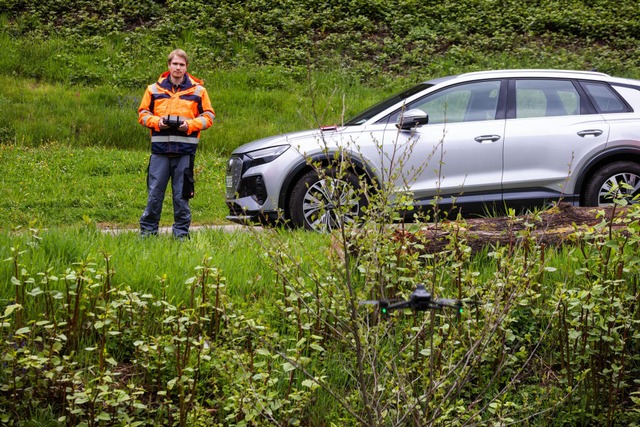 Eine Vermessungsdrohne mit Multispektr...n des Staufenknöterichs zu sehen sind. | Foto: Philipp von Ditfurth (dpa) Eine Vermessungsdrohne mit Multispektr...n des Staufenknöterichs zu sehen sind. | Foto: Philipp von Ditfurth (dpa)