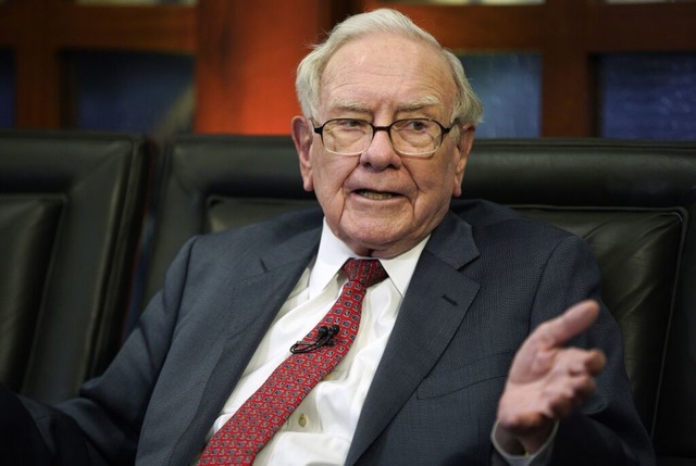 US-Investor Warren Buffett will nach m...er Holding Berkshire Hathaway abgeben. | Foto: Nati Harnik (dpa) US-Investor Warren Buffett will nach m...er Holding Berkshire Hathaway abgeben. | Foto: Nati Harnik (dpa)