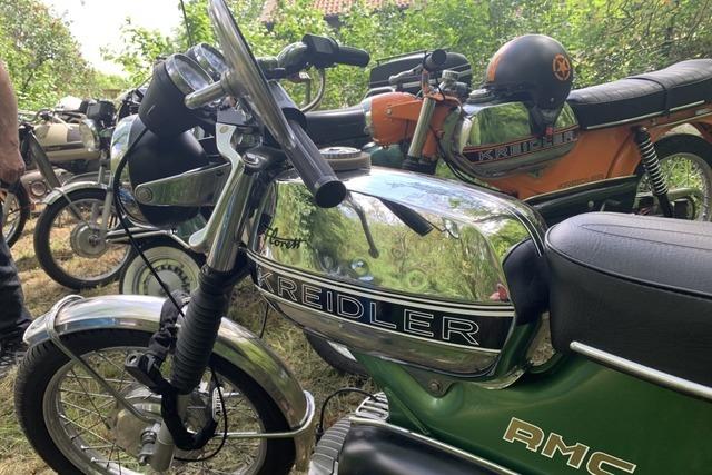 Btzinger Moped-Treffen: Diese Fans halten knatternde Zweitakter am Leben
