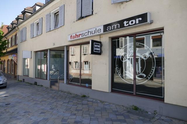 Nach der Schlieung der Breisacher Postfiliale in der Neutorstrae zieht sie sie wenige Meter weiter