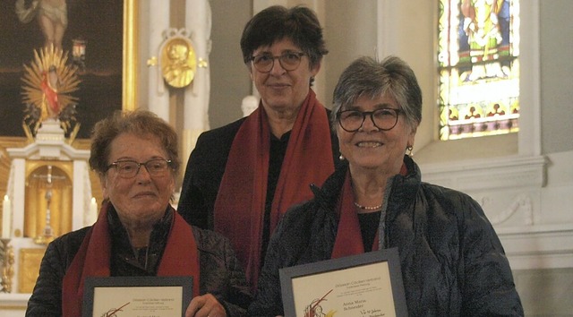 Gertrud Matt (von links), Annemarie S...ft im Kirchenchor Herrischried geehrt. | Foto: Karin Stöckl-Steinebrunner Gertrud Matt (von links), Annemarie S...ft im Kirchenchor Herrischried geehrt. | Foto: Karin Stöckl-Steinebrunner