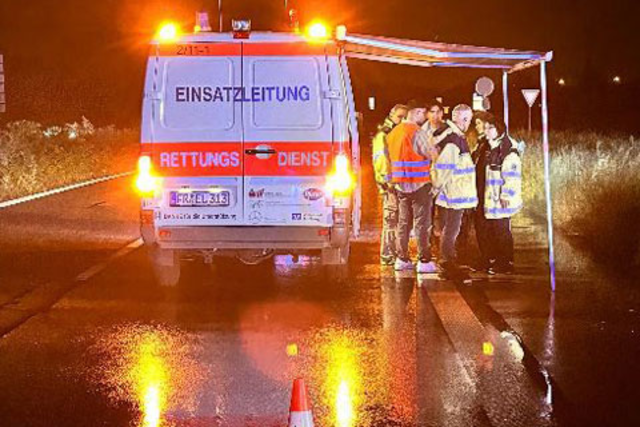 Mann und zwei Kinder sterben bei Unfall auf B3-Parkplatz