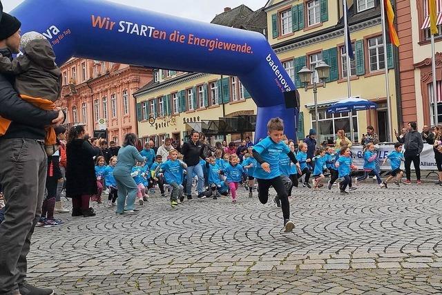 Laufbegeisterung und packende Duelle beim Badenova-Lauftag in Offenburg
