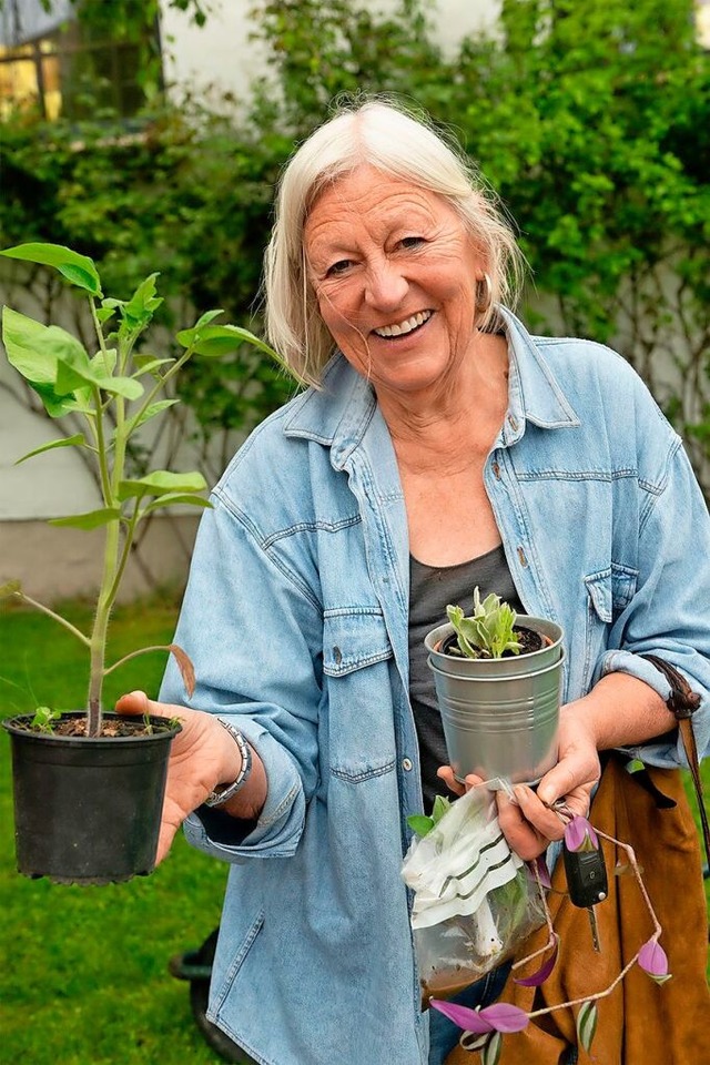 Einige neue Pflanzen gab es fr Brigittes Garten im Bierbrunnen in Bonndorf.  | Foto: Wolfgang Scheu