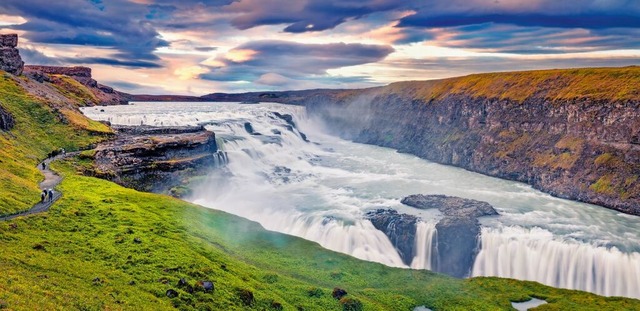 Tosendes Naturschauspiel des Gullfoss-Wasserfalls | Foto: Andrew Mayovskyy/Shutterstock.com Tosendes Naturschauspiel des Gullfoss-Wasserfalls | Foto: Andrew Mayovskyy/Shutterstock.com