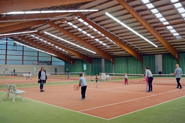 Fr Tennis auf den Auenpltzen war es...die Gelegenheit zum Schnuppertraining.  | Foto: Silke Hartenstein