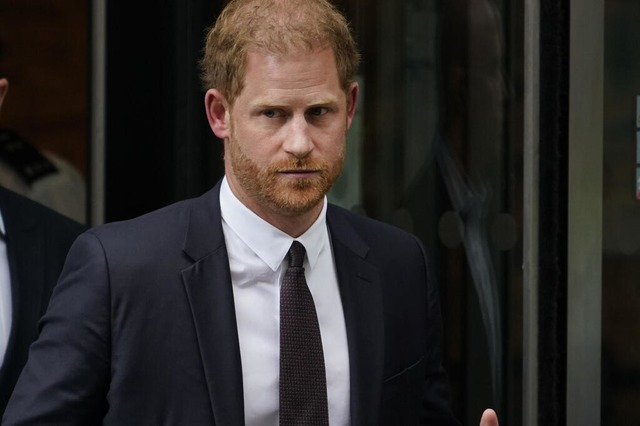 Ausgerechnet ein Satz seines Sohns Prinz Harry sorgt für Schlagzeilen. | Foto: Alberto Pezzali (dpa) Ausgerechnet ein Satz seines Sohns Prinz Harry sorgt für Schlagzeilen. | Foto: Alberto Pezzali (dpa)