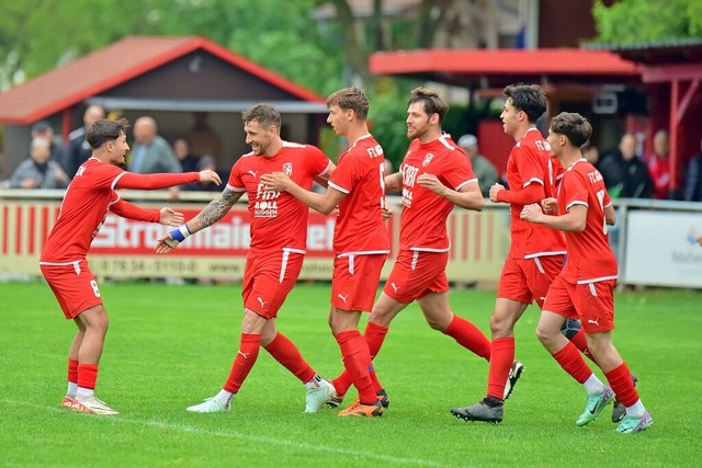 Für den FC Auggen ist der Klassenerhal...er starken Englischen Wochen greifbar. | Foto: Daniel Thoma Für den FC Auggen ist der Klassenerhal...er starken Englischen Wochen greifbar. | Foto: Daniel Thoma
