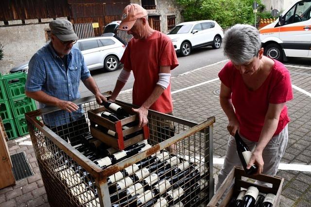 Abfllaktion der IG Weinbau Herten: Der neue Steinackerwein ist nun in der Flasche