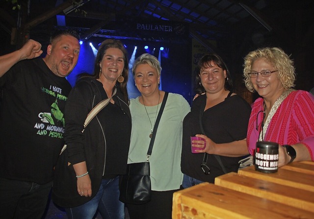 So sehen zufriedene Partygäste aus: be...urmparty des Gesangvereins Dossenbach. | Foto: Petra Wunderle So sehen zufriedene Partygäste aus: be...urmparty des Gesangvereins Dossenbach. | Foto: Petra Wunderle