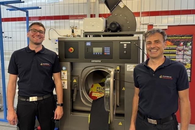 Hightech-Wsche fr Feuerwehrkleidung – die neue Waschmaschine von Kirchzartens Feuerwehr erhht die Sicherheit