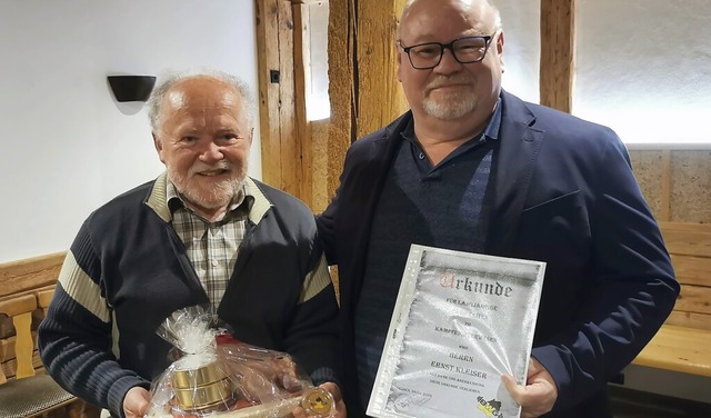 Mit der Verdienstmedaille wurde Ernst ...räsident Finanzen Jürgen Braun geehrt. | Foto: Berthold Weißer Mit der Verdienstmedaille wurde Ernst ...räsident Finanzen Jürgen Braun geehrt. | Foto: Berthold Weißer
