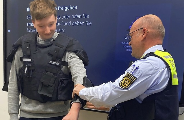 Einblicke in die Arbeit von Polizei un...ten und Amtsdirektorin Heidi Winterer. | Foto: HHRS Einblicke in die Arbeit von Polizei un...ten und Amtsdirektorin Heidi Winterer. | Foto: HHRS