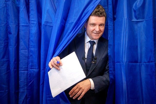 Pr&auml;sidentenkandidat Nicusor Dan, ...scheinlich in die Stichwahl geschafft.  | Foto: Andreea Alexandru/AP/dpa