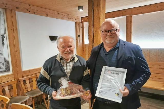 Mit Trainer Ambs halten Eisenbacher Gewichtheber ihr Niveau