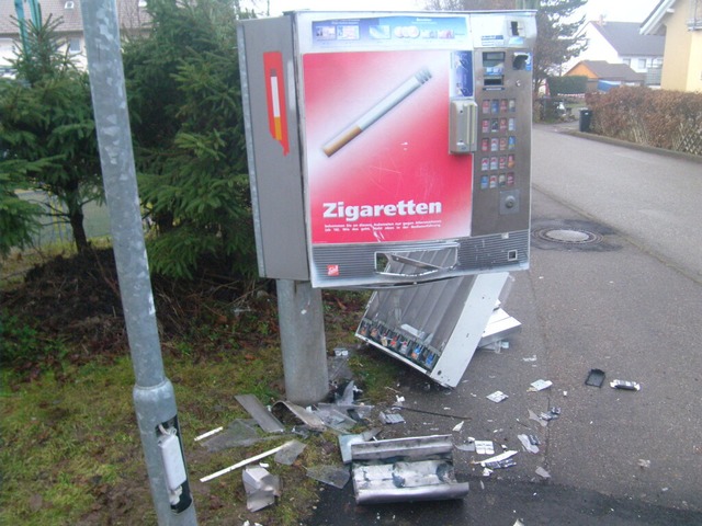 Gesprengt wurde ein Zigarettenautomat in Teningen (Symboldbild) | Foto: Polizei Gesprengt wurde ein Zigarettenautomat in Teningen (Symboldbild) | Foto: Polizei