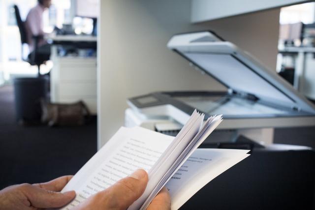 Gemeinderat Steinen diskutiert, wie viele Kopierer und Drucker die Gemeinde noch braucht