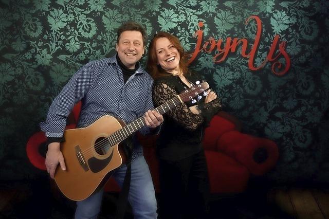Das Duo Joyn Us ldt im Waldkircher Theater am Kastelberg zum Mitsingen ein