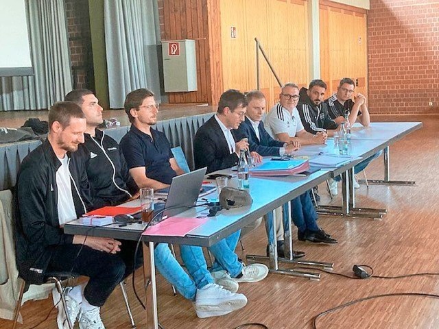 Die Verantwortlichen der beiden Verein...otaren bei der entscheidenden Sitzung | Foto: Armin Held Die Verantwortlichen der beiden Verein...otaren bei der entscheidenden Sitzung | Foto: Armin Held