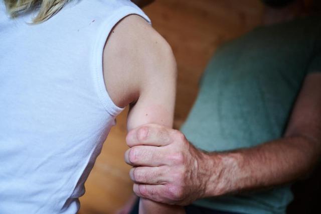Fast 2.000 Kinder in Baden-Württemberg Opfer von Gewalt in der Familie Fast 2.000 Kinder in Baden-Württemberg Opfer von Gewalt in der Familie