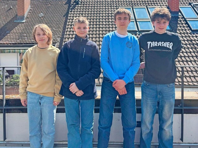 Die vier Teilnehmer auf der Dachterras...auses am Ende des erfolgreichen Tages.  | Foto: BZ