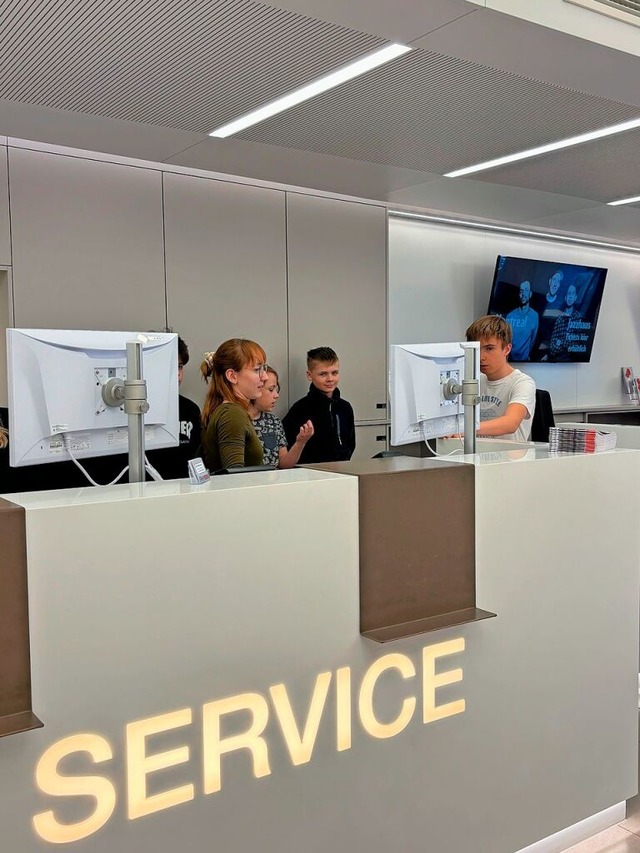 Spannende Einblicke bekamen die Teilne... in der Geschftsstelle am Martinstor.  | Foto: BZ