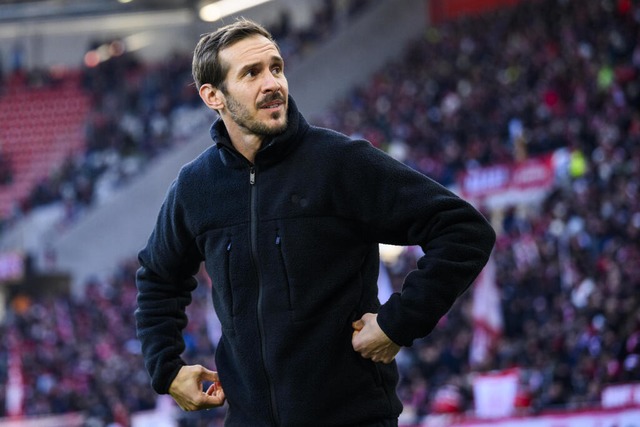Freiburgs Trainer Julian Schuster könn...n: den Einzug in die Champions League. | Foto: Tom Weller (dpa) Freiburgs Trainer Julian Schuster könn...n: den Einzug in die Champions League. | Foto: Tom Weller (dpa)