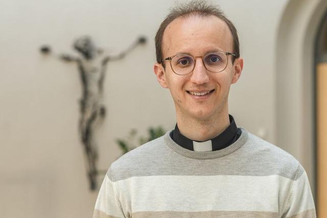 Der Rheinfelder Diakon Simon Gleichauf wird von Erzbischof Stephan Burger zum Priester geweiht.