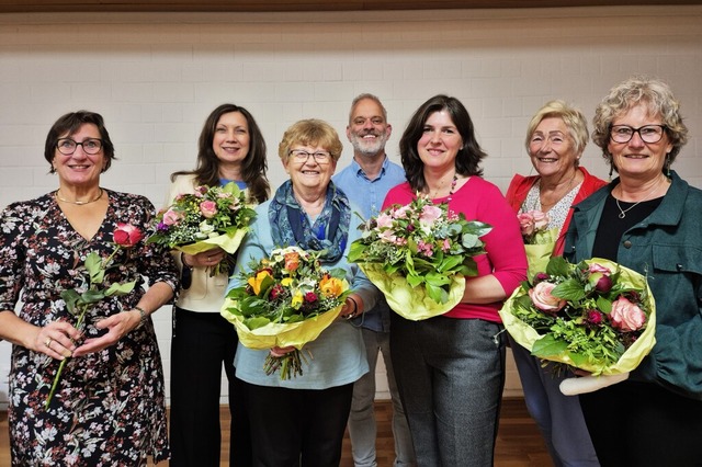 Der Eimeldinger Frauenchor: Von links ...na Mundt-Schneider, Heike Thiel-Meier. | Foto: Anita Indri-Werner Der Eimeldinger Frauenchor: Von links ...na Mundt-Schneider, Heike Thiel-Meier. | Foto: Anita Indri-Werner