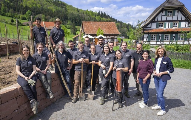 Durbacher Jungwinzerinnen und -winzer ...ogtsbauernhof einen Weinberg angelegt. | Foto: WG Durbach Durbacher Jungwinzerinnen und -winzer ...ogtsbauernhof einen Weinberg angelegt. | Foto: WG Durbach