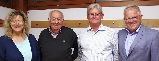Für 60 Jahre wurde Manfred Kienzler (Z...mmelsbach und Christian Straub geehrt. | Foto: Wolfgang Beck Für 60 Jahre wurde Manfred Kienzler (Z...mmelsbach und Christian Straub geehrt. | Foto: Wolfgang Beck