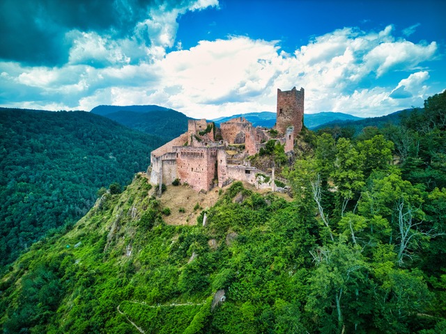 Hoch auf dem Felsen: die Ulrichsburg | Foto: Jessica Alvaro, stock.adobe.com Hoch auf dem Felsen: die Ulrichsburg | Foto: Jessica Alvaro, stock.adobe.com