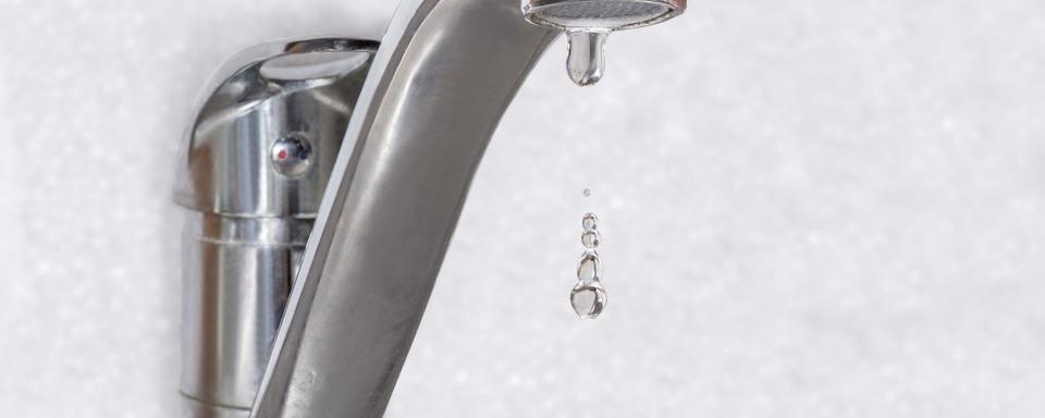 Unbekannte zerstren Wasserhahn am Busbahnhof in St. Blasien
