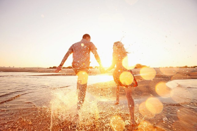 Viel Zeit zu zweit – ein erster ...ander in der neuen Beziehung festigen. | Foto: vsurkov (istockphoto.com) Viel Zeit zu zweit – ein erster ...ander in der neuen Beziehung festigen. | Foto: vsurkov (istockphoto.com)