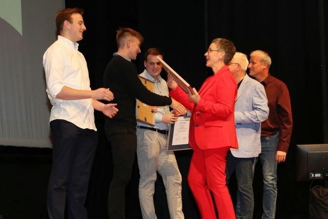 97 junge Menschen haben im Kreis Lrrach ihre Gesellenprfung erfolgreich abgelegt