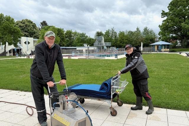 Bademeister bereiten Dreisambad Kirchzarten fr die neue Saison vor