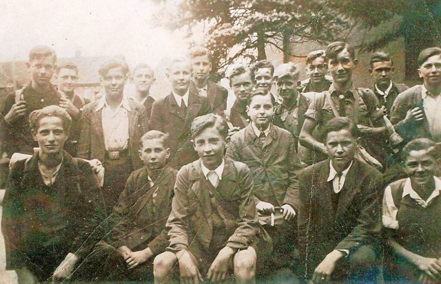 Der  Ottenheimer Schuljahrgang 1928/29 vor dem Abmarsch zum Schanzen  | Foto: Repro:  Martin Frenk