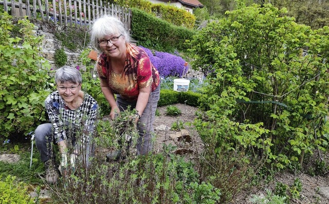 Antonia Kramer Diem (rechts) und Susan...whrend der Ausstellungstage geffnet.  | Foto: suedkurier