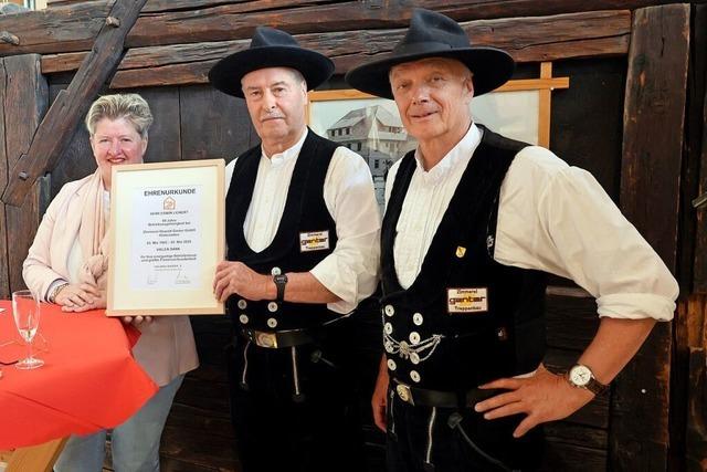 Mit 14 Jahren Lehrling geworden – und nun 60 Jahre fest im Betrieb: Dafr wurde Zimmermann Lickert gefeiert