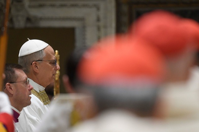 In seiner Predigt findet der Pontifex ...laubensverlust hat dramatische Folgen.  | Foto: Uncredited/Vatican media/AP/dpa