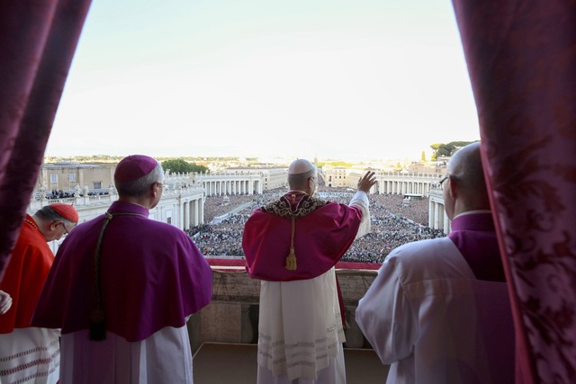 Der neue Papst wurde von mehr als 100.000 Menschen gefeiert.  | Foto: Vatican Media/IPA via ZUMA Press/dpa