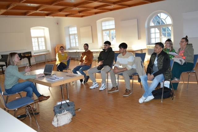Zwei Integrationsmanagerinnen untersttzen Geflchtete im Vorderen Kandertal beim Ankommen