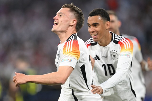 Bald in einer Vereins-Mannschaft? Florian Wirtz (l) und Jamal Musiala. | Foto: Sven Hoppe/dpa Bald in einer Vereins-Mannschaft? Florian Wirtz (l) und Jamal Musiala. | Foto: Sven Hoppe/dpa