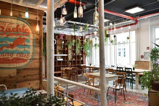 Htten statt Leerstand: Am Freiburger Augustinerplatz ffnet das alternative Hostel "Das Viertel"