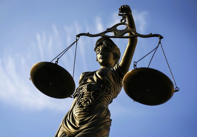 Die Gepflogenheiten der Justiz stoen ...n Menschen mitunter auf Unverstndnis.  | Foto: David-Wolfgang Ebener (dpa)