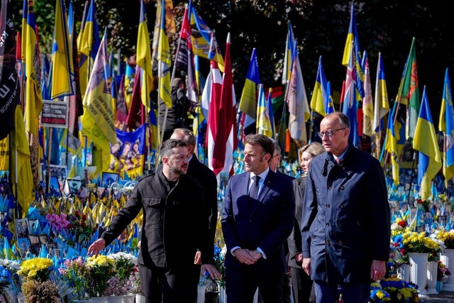 Merz, Marcon, Starmer und Tusk warben ...fer des Krieges in Kiew auf dem Maidan | Foto: Kay Nietfeld (dpa) Merz, Marcon, Starmer und Tusk warben ...fer des Krieges in Kiew auf dem Maidan | Foto: Kay Nietfeld (dpa)