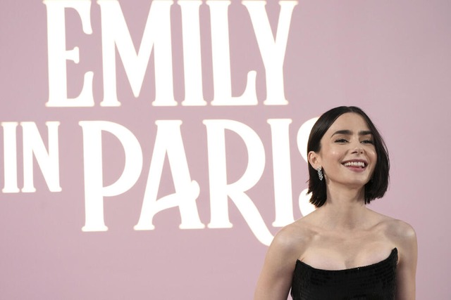 "Emily in Paris" ist eine Ne...t - zur Zeit aber in Rom gedreht wird. | Foto: Jordan Strauss (dpa) "Emily in Paris" ist eine Ne...t - zur Zeit aber in Rom gedreht wird. | Foto: Jordan Strauss (dpa)