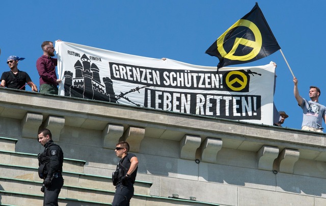 Die Identitäre Bewegung macht imm...onen auf sich aufmerksam. (Archivfoto) | Foto: picture alliance / dpa Die Identitäre Bewegung macht imm...onen auf sich aufmerksam. (Archivfoto) | Foto: picture alliance / dpa